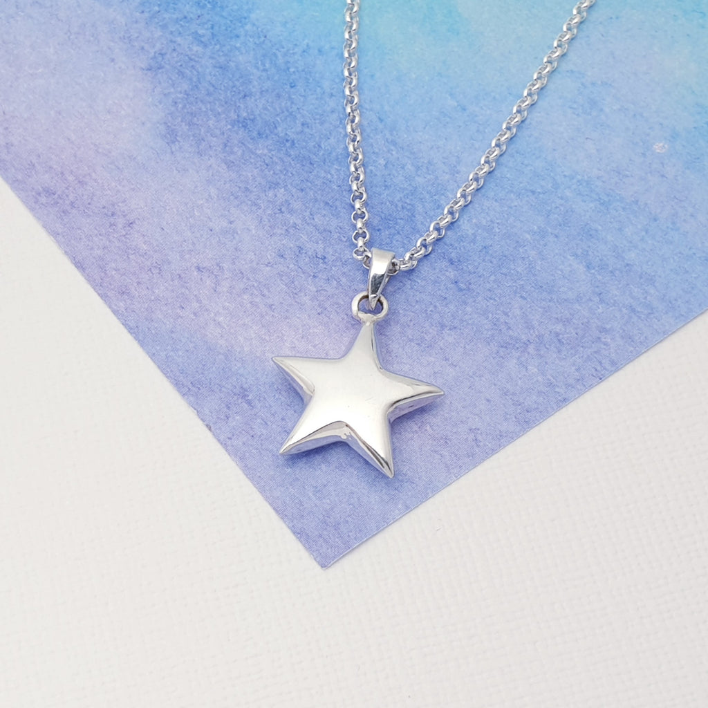 Featuring a 3D star design, this pendant is dainty, fun and will complement any outfit or style. This pendant is ideal for women and girls of all ages and is bound to become a well loved piece of jewellery.