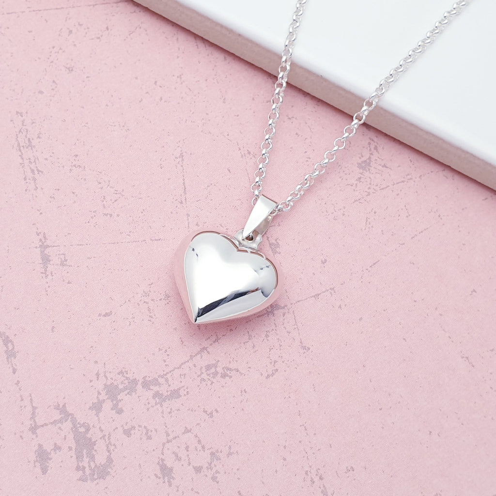 A small but stunning design, this pendant features a gorgeous 3D heart, adding pendant warmth and depth. 