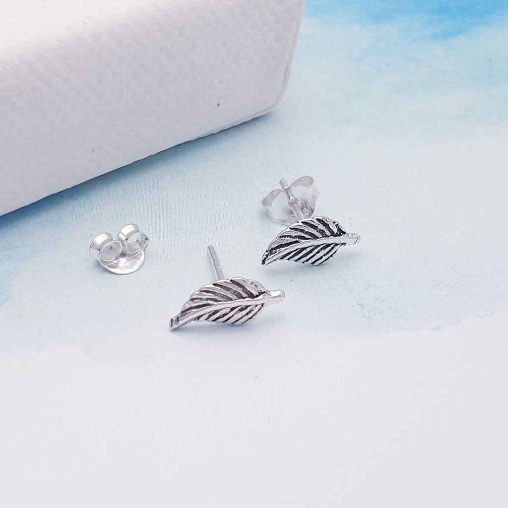A beautiful design, each stud features a stunning detailed feather. A gorgeous oxidised finish, adds depth and presence to these adorable studs.