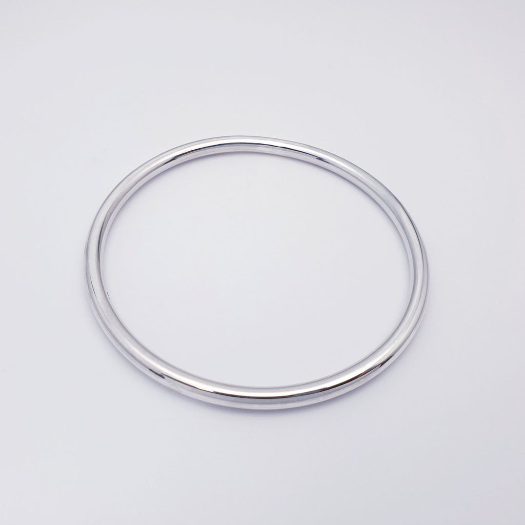 simple sterling silver round band bangle with white background