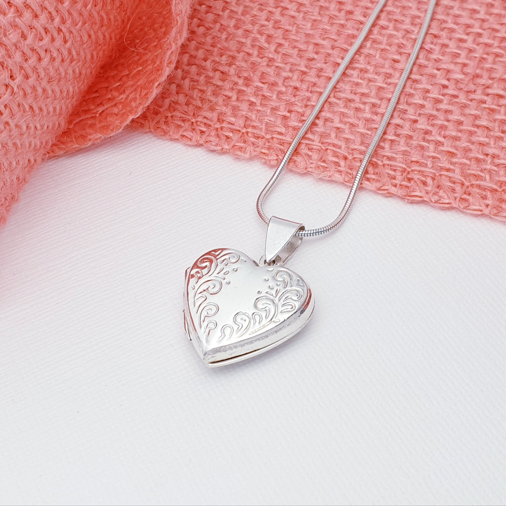 This heart locket features beautiful, engraved swirl detailing, making this locket a stylish and treasured gift for any friend or loved one.