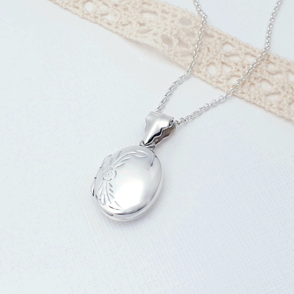Our oval locket features beautiful, engraved flower detailing on one side, making this locket a stylish and treasured gift for any friend or loved one. To finish off the design, a crimped, decorative bale completes this gorgeous piece.