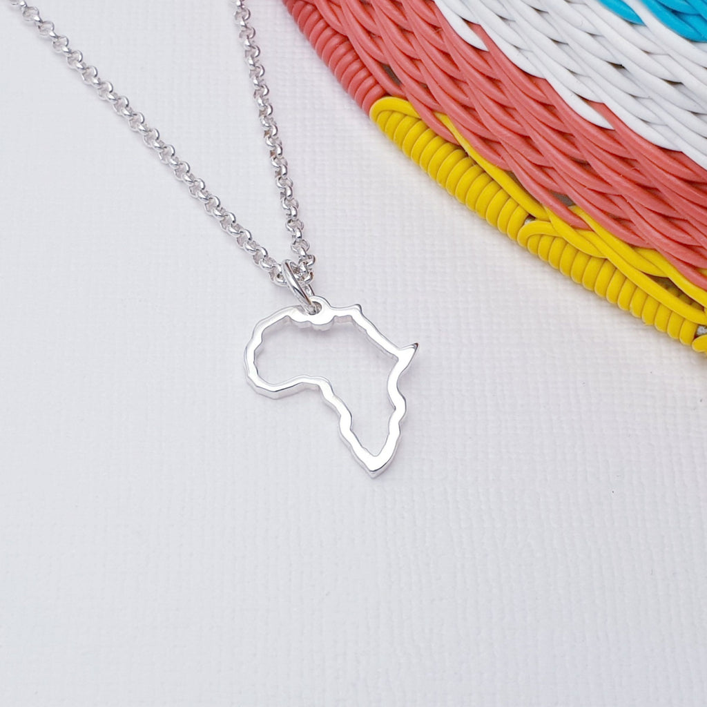 With a gorgeous cut out Africa continent design, this pendant is ideal for anyone whose homeland is Africa. 