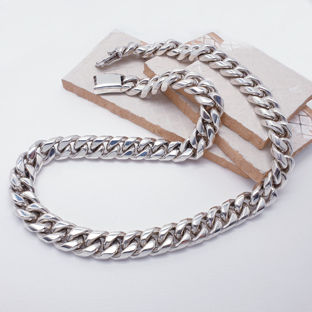 This design features a contemporary Sterling Silver Curb Linked chain. A timeless piece, this heavy chain can be styled to match your aesthetic. A fabulous unisex chain to complement any outfit.