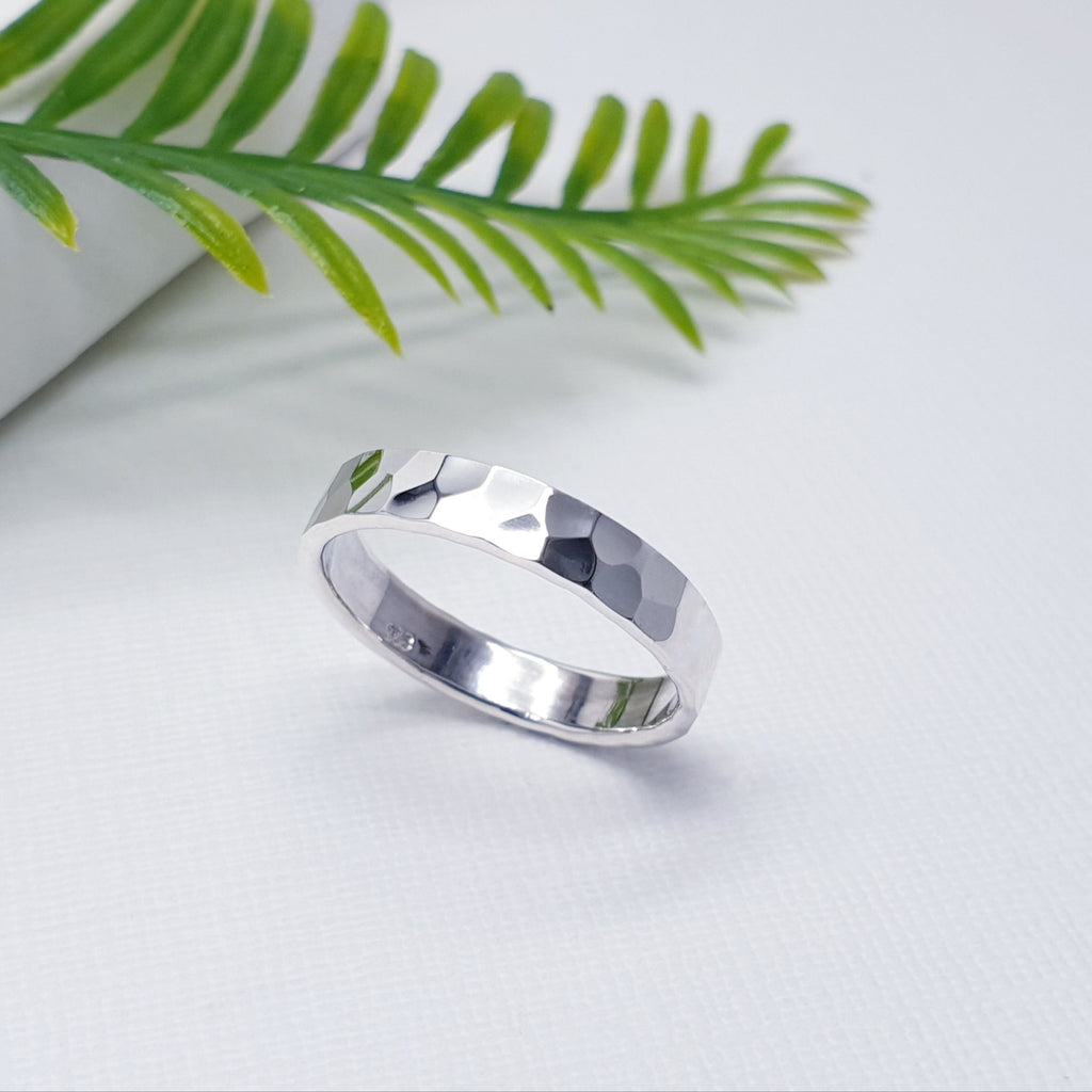Our Sterling Silver Hammered Band Ring is perfect for everyday wear or special occasions.  This gorgeous ring features a beautiful Sterling Silver plain band design, that has been hammered to create a textured effect. A perfect unisex ring to complement any outfit.