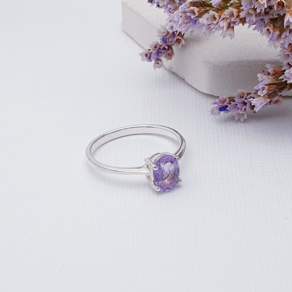 A beautiful design, this ring features an oval, table top cut Amethyst stone in a claw setting. A dainty design, this ring is comfortable to wear and is bound to become an everyday favourite. Perfect as a gift for a loved one or a treat for yourself.